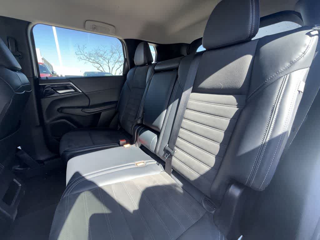 Thumbnail: 2024 Mitsubishi Outlander - 13