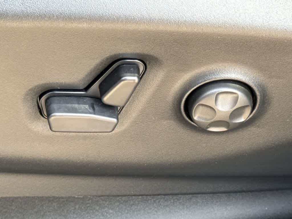 Thumbnail: 2025 Chrysler Pacifica - 23