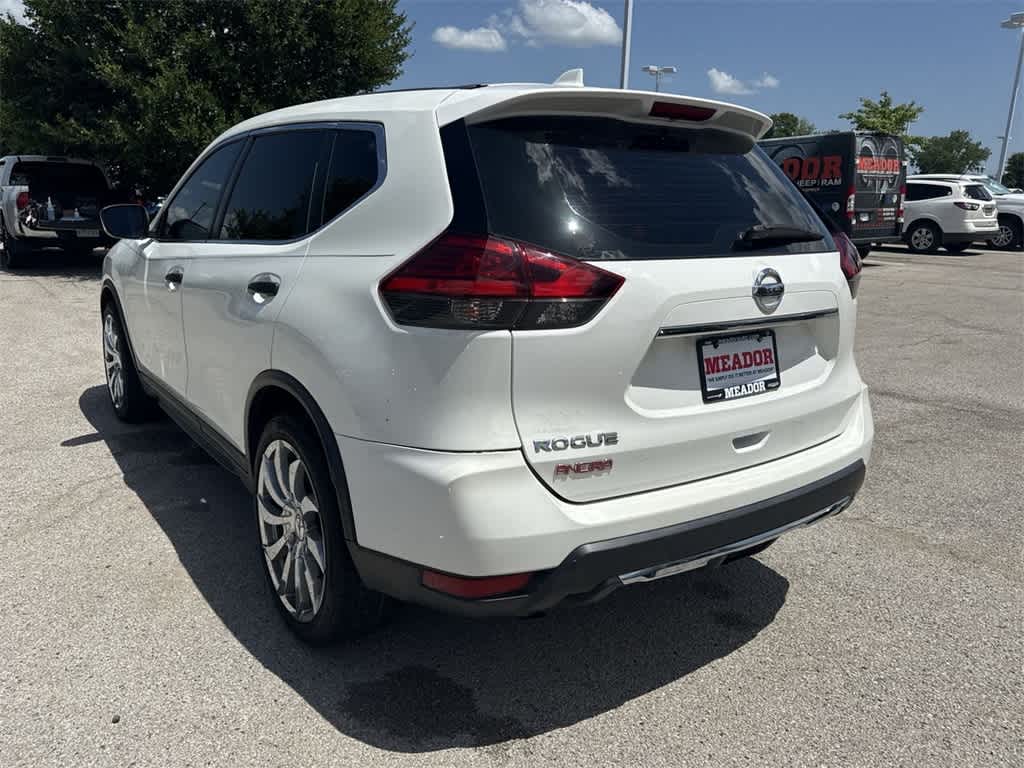 Thumbnail: 2017 Nissan Rogue - 4