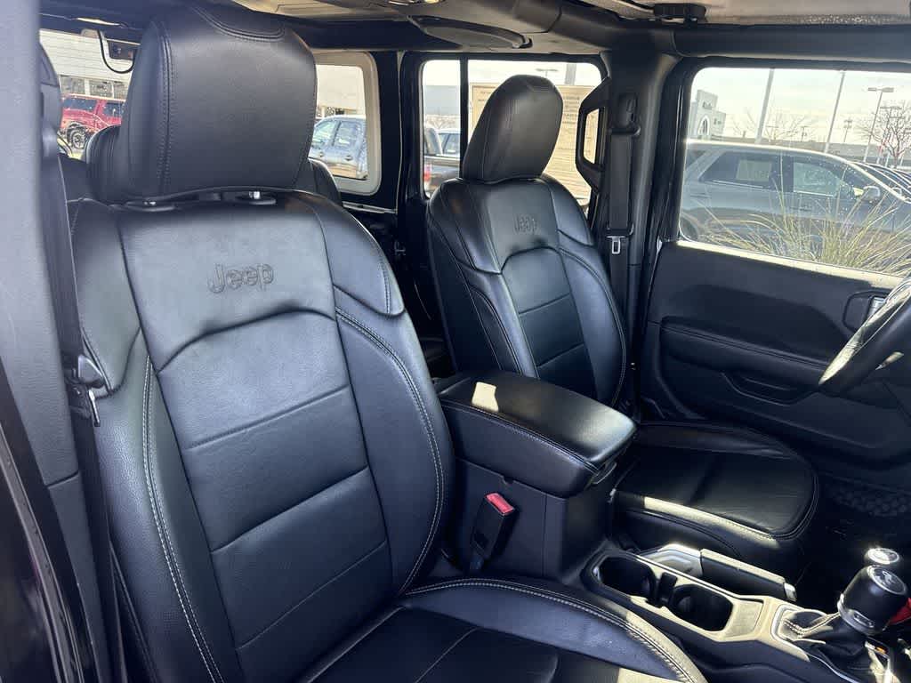 Thumbnail: 2019 Jeep Wrangler - 15