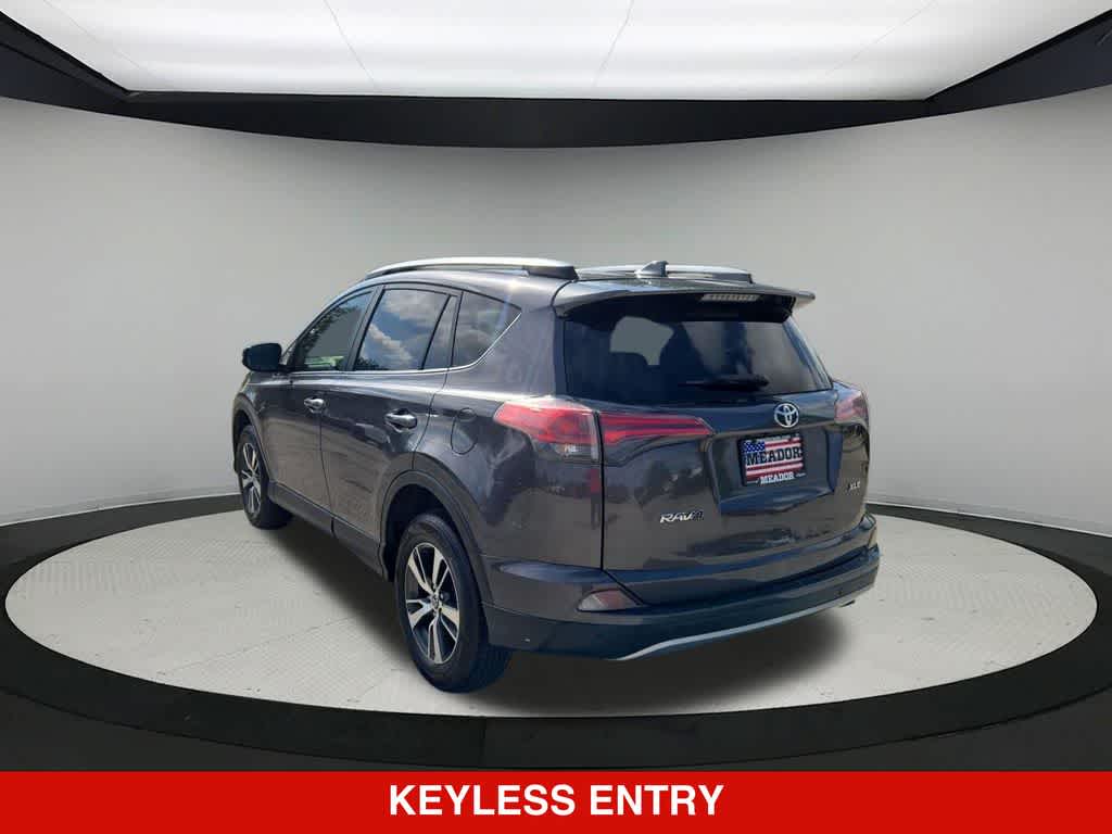 Thumbnail: 2018 Toyota RAV4 - 4