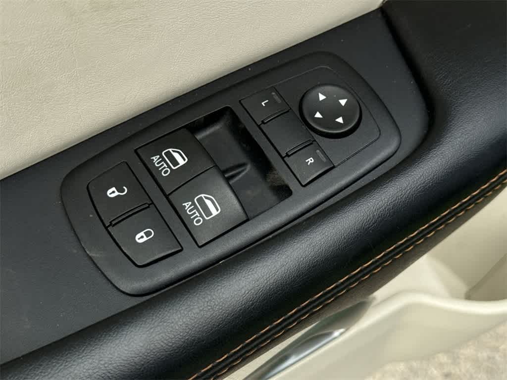 Thumbnail: 2015 Dodge Challenger - 23