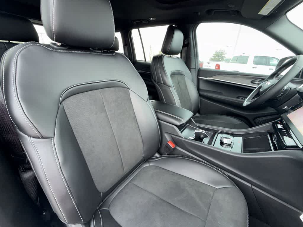 Thumbnail: 2026 Jeep Grand Cherokee - 14