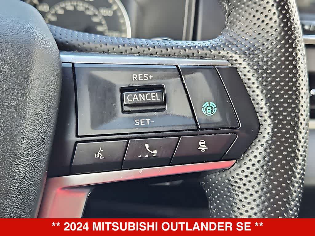 Thumbnail: 2024 Mitsubishi Outlander - 25