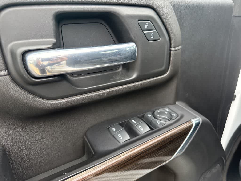 Thumbnail: 2022 Chevrolet Silverado 3500 - 22