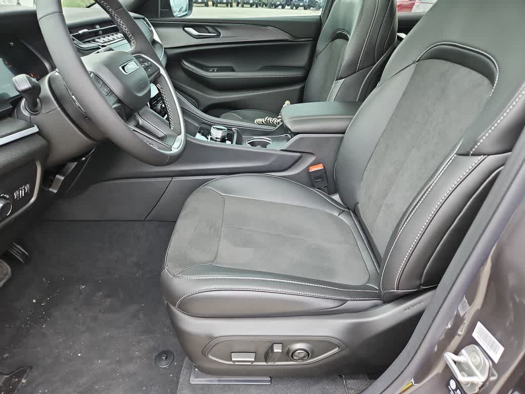 Thumbnail: 2025 Jeep Grand Cherokee L - 16