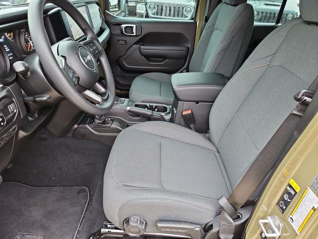 Thumbnail: 2026 Jeep Gladiator - 17