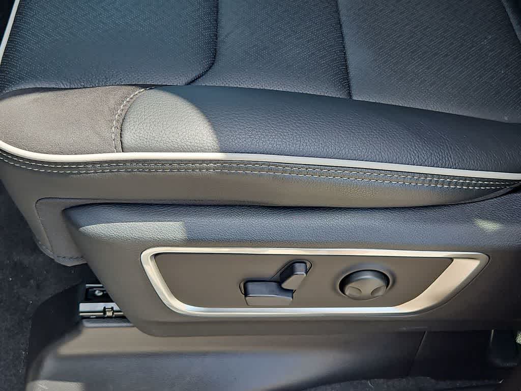 Thumbnail: 2026 RAM 1500 - 18