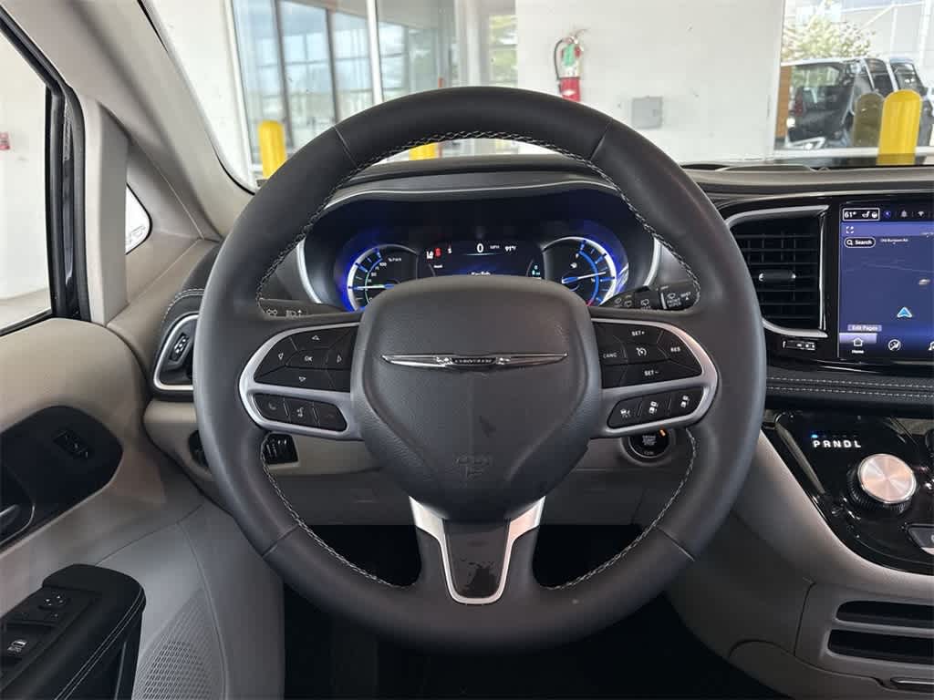 Thumbnail: 2024 Chrysler Pacifica - 18