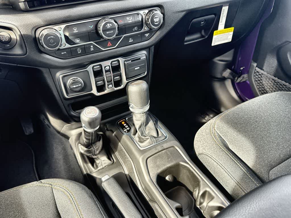 Thumbnail: 2026 Jeep Gladiator - 17