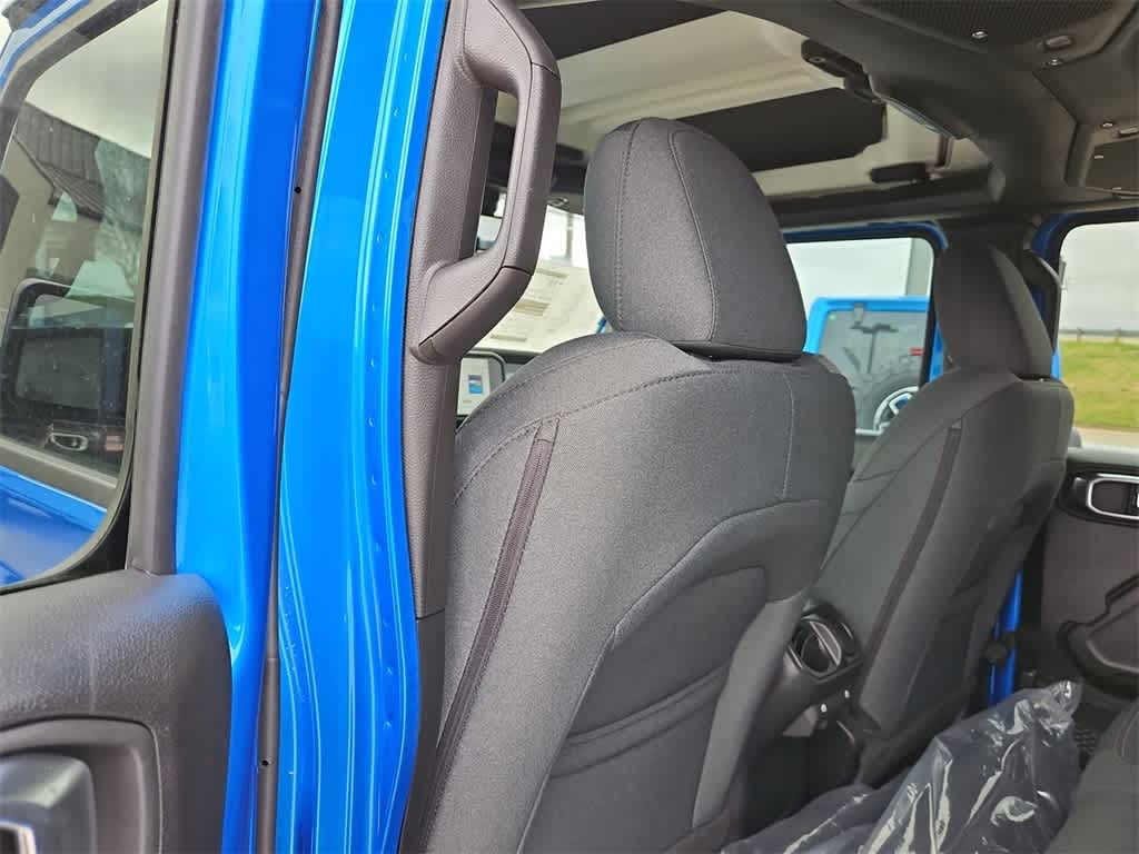 Thumbnail: 2025 Jeep Gladiator - 23