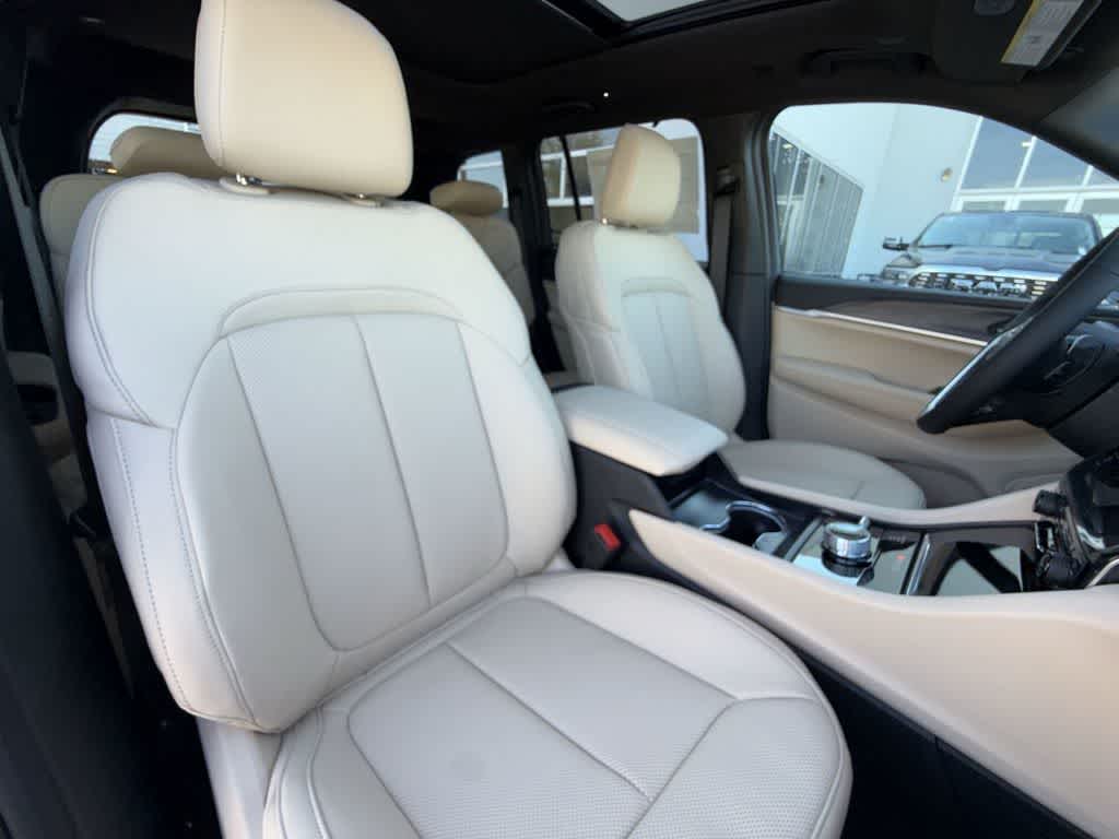 Thumbnail: 2025 Jeep Grand Cherokee - 13