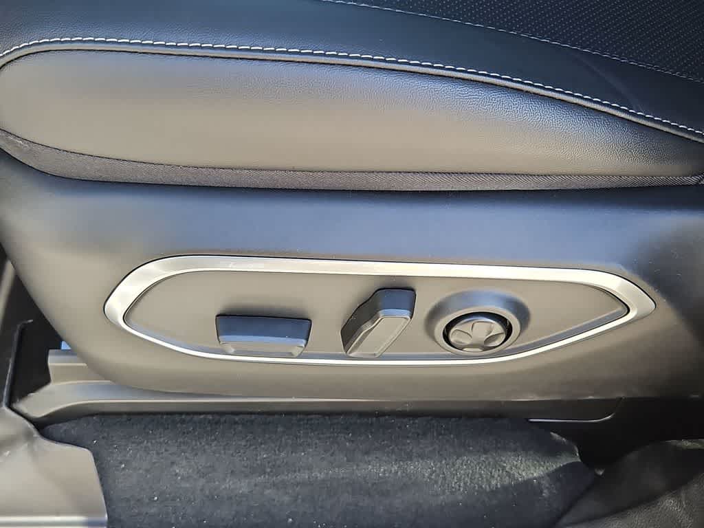 Thumbnail: 2026 Jeep Grand Wagoneer - 17