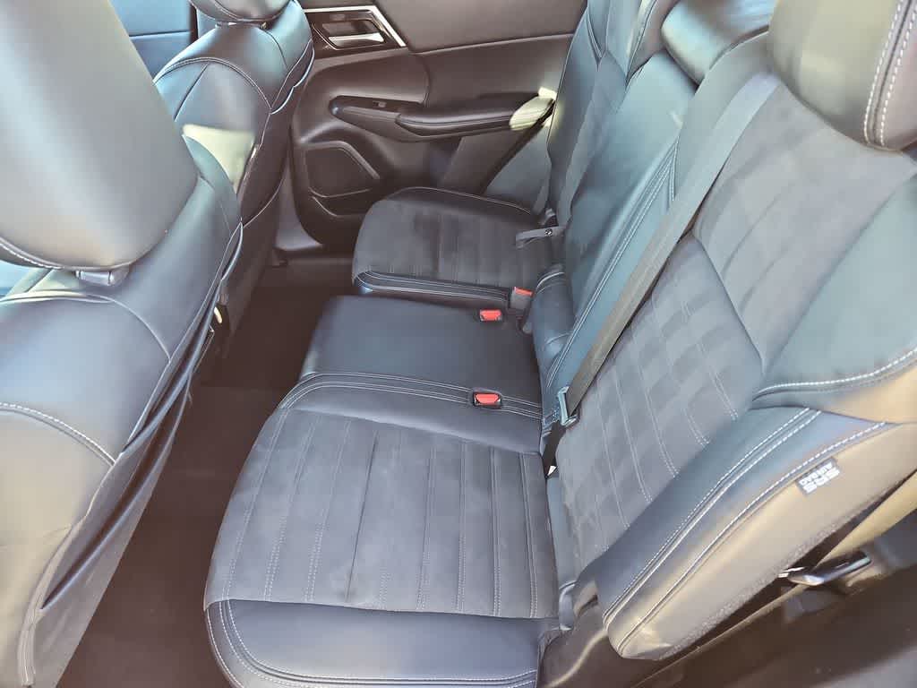 Thumbnail: 2024 Mitsubishi Outlander - 21