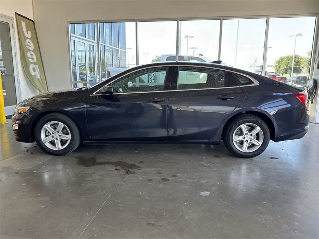 Thumbnail: 2023 Chevrolet Malibu - 3