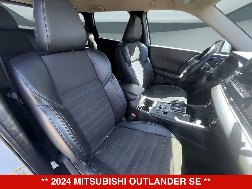Thumbnail: 2024 Mitsubishi Outlander - 15