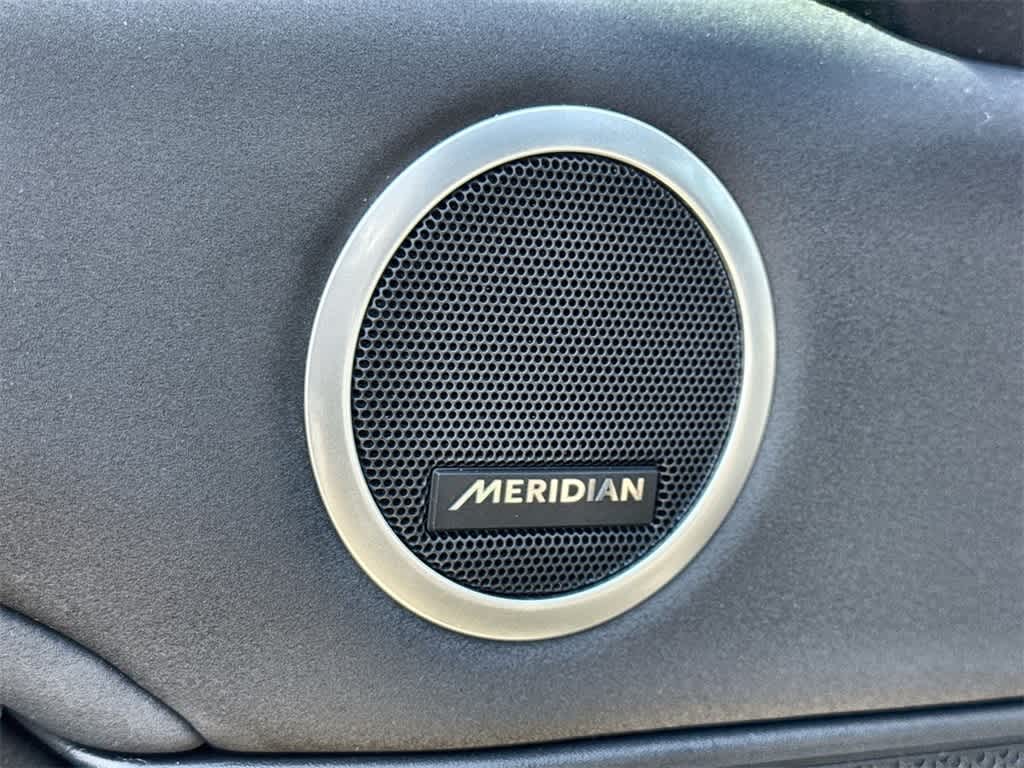 Thumbnail: 2020 Land Rover Discovery - 23