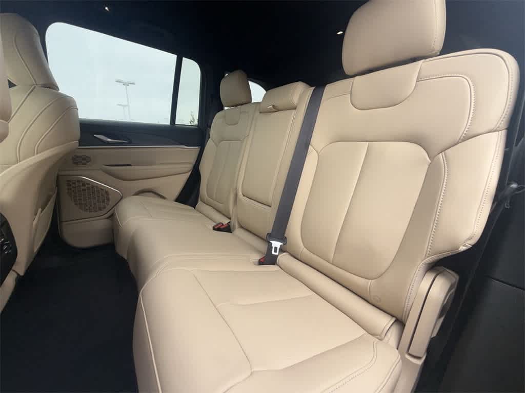 2025 Jeep Grand Cherokee Limited Edition 12