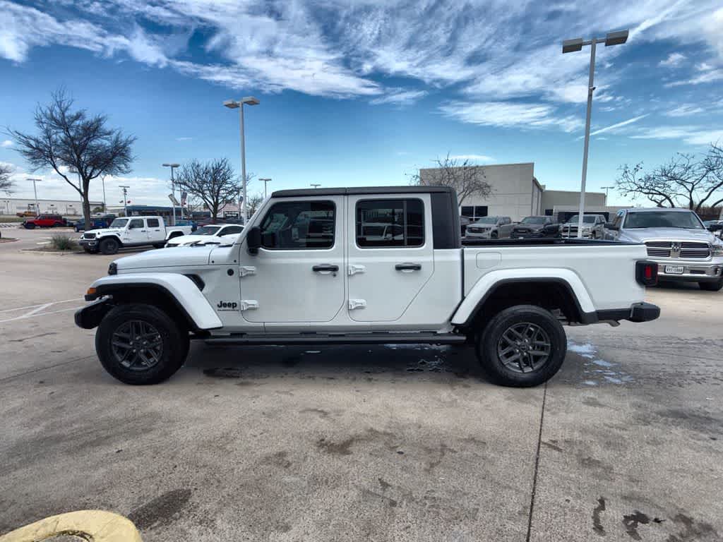 Thumbnail: 2025 Jeep Gladiator - 3