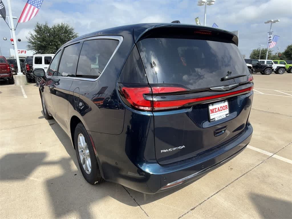 Thumbnail: 2025 Chrysler Pacifica - 4