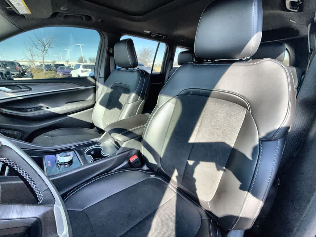 Thumbnail: 2026 Jeep Grand Cherokee - 11