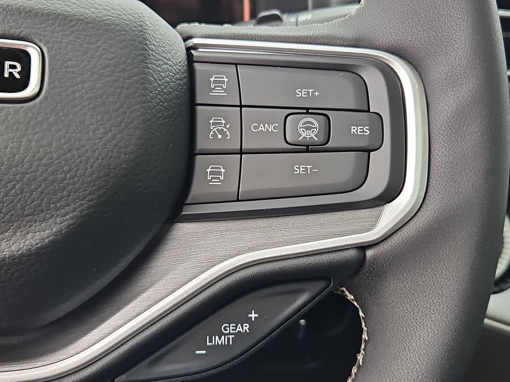 Thumbnail: 2026 Jeep Grand Wagoneer - 27