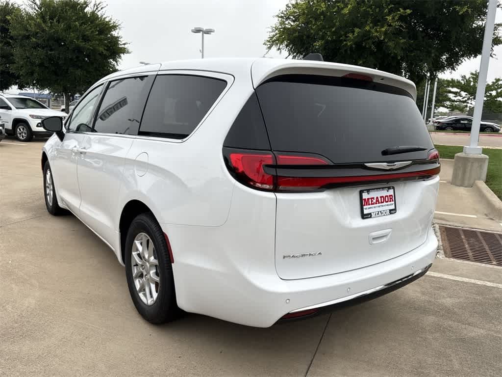 Thumbnail: 2025 Chrysler Pacifica - 4