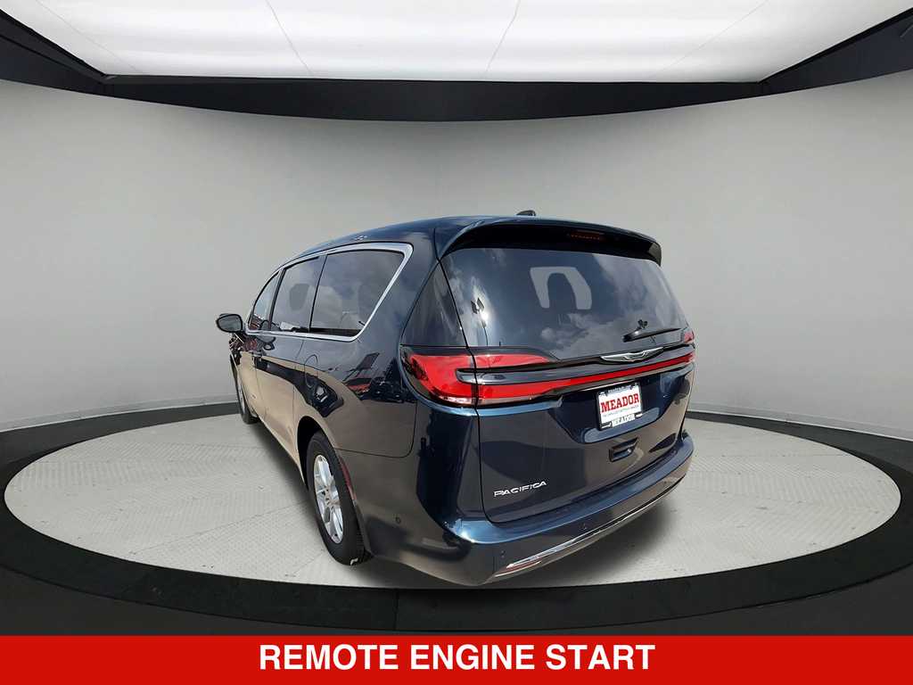 Thumbnail: 2025 Chrysler Pacifica - 4
