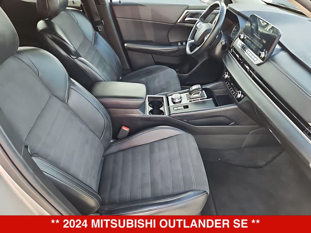 Thumbnail: 2024 Mitsubishi Outlander - 22