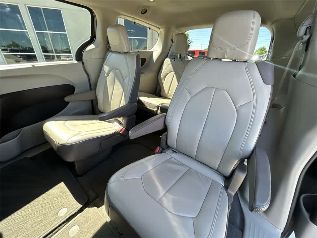 2017 Chrysler Pacifica Touring-L 12