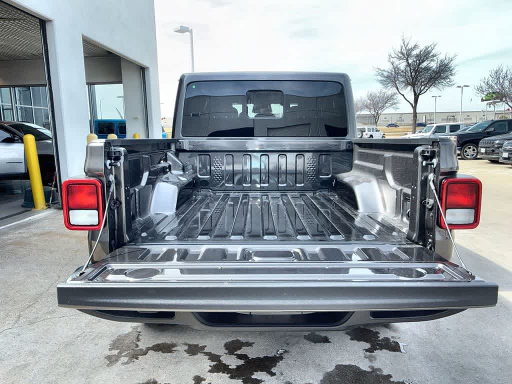 Thumbnail: 2026 Jeep Gladiator - 21