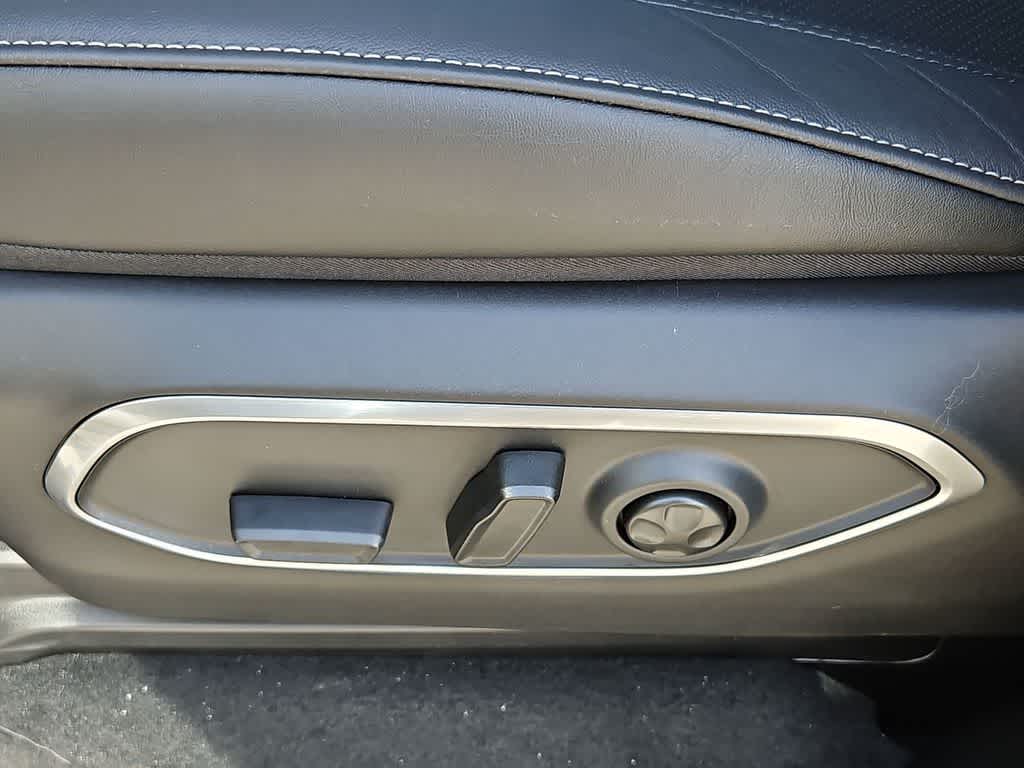 Thumbnail: 2026 Jeep Grand Wagoneer - 18