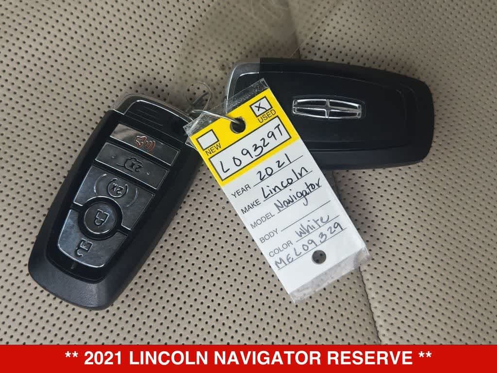 Thumbnail: 2021 Lincoln Navigator - 35