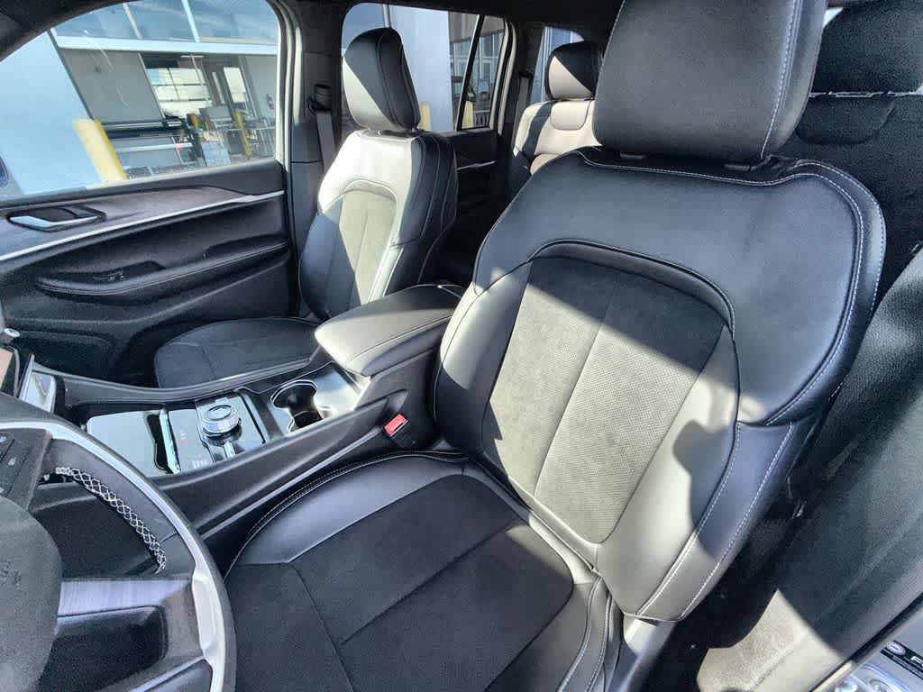 Thumbnail: 2026 Jeep Grand Cherokee - 11