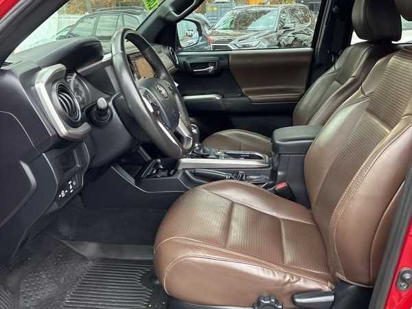 Thumbnail: 2019 Toyota Tacoma - 18