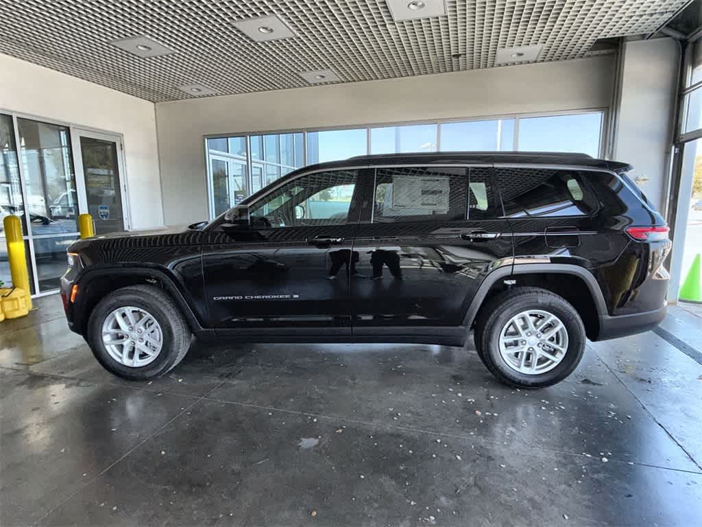 2025 Jeep Grand Cherokee Laredo X photo 3