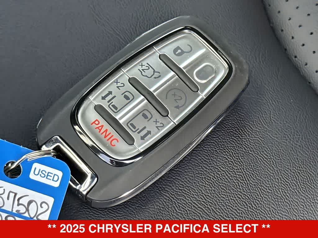 Thumbnail: 2025 Chrysler Pacifica - 22