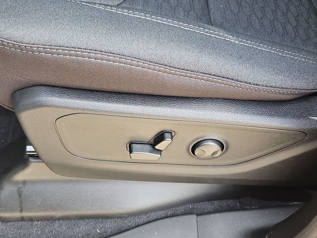 Thumbnail: 2026 RAM 1500 - 18