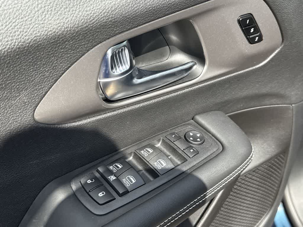 Thumbnail: 2025 Chrysler Pacifica - 24