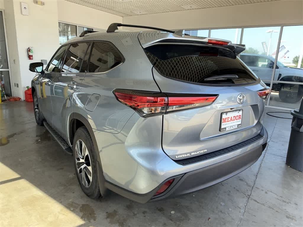2022 Toyota Highlander XLE photo 4