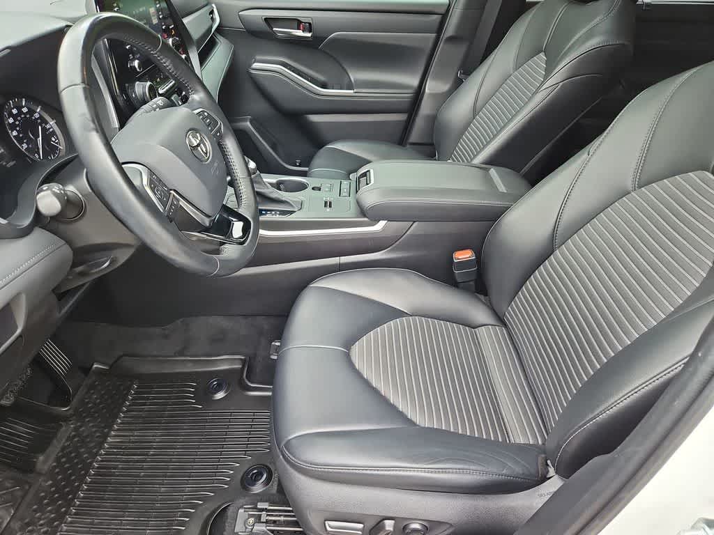 Thumbnail: 2021 Toyota Highlander - 17