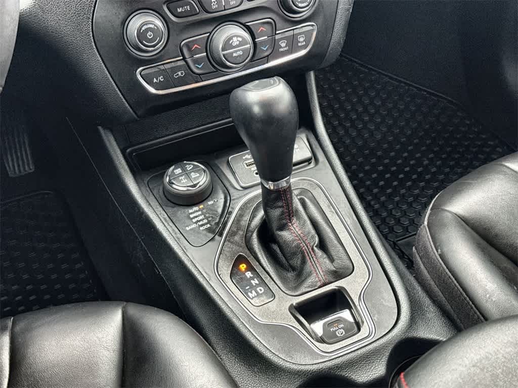 Thumbnail: 2022 Jeep Cherokee - 18