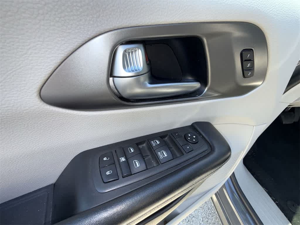 Thumbnail: 2022 Chrysler Pacifica - 22