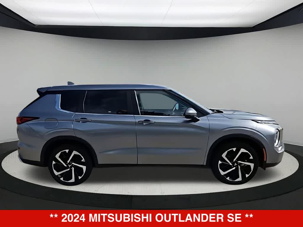 Thumbnail: 2024 Mitsubishi Outlander - 9
