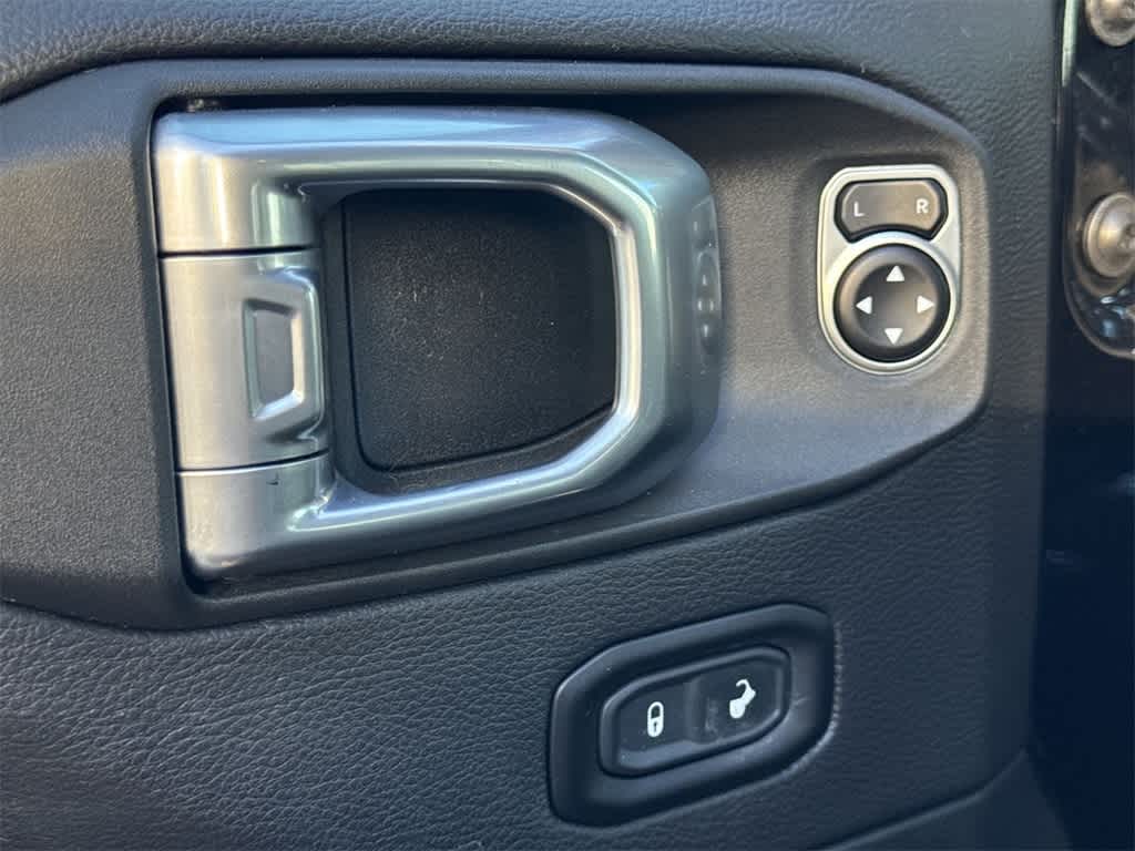 Thumbnail: 2021 Jeep Gladiator - 21