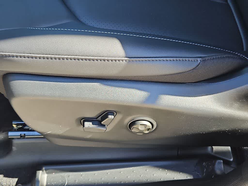 Thumbnail: 2026 Chrysler Pacifica - 18