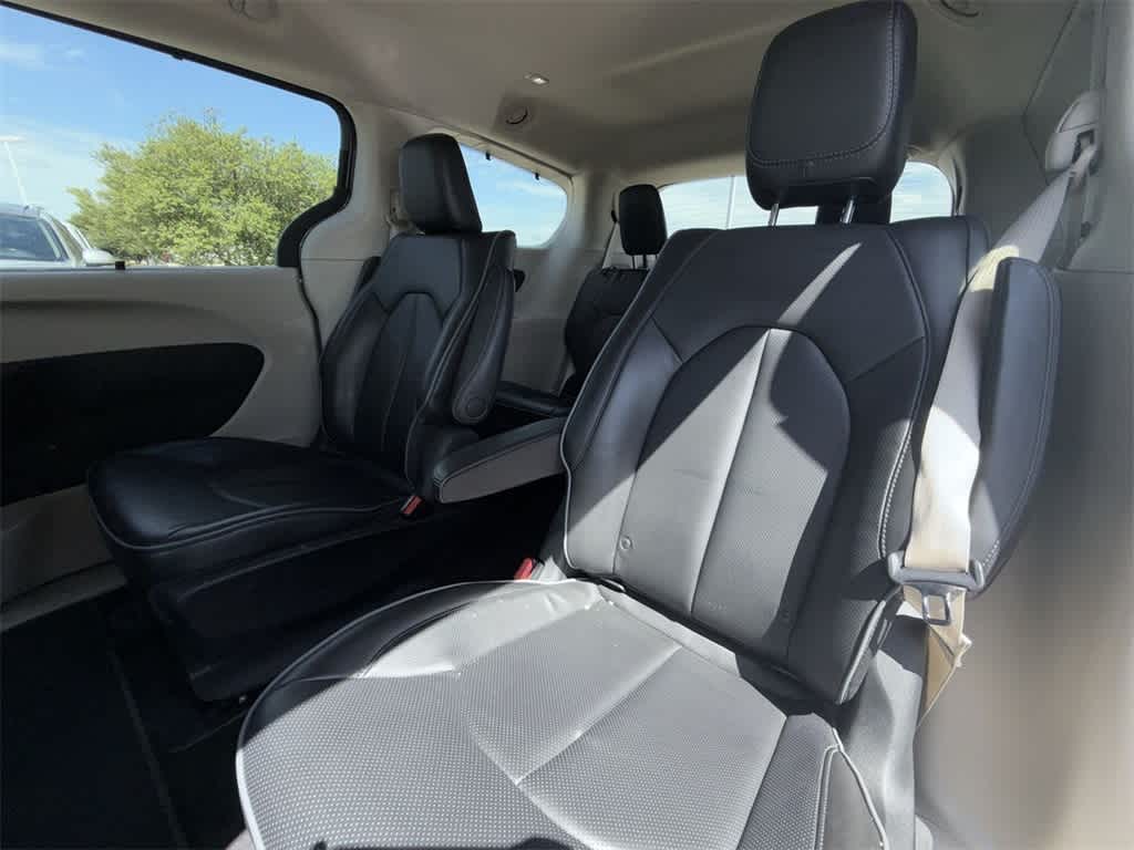 Thumbnail: 2017 Chrysler Pacifica - 13