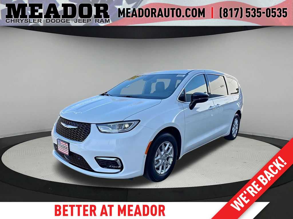 2026 Chrysler Pacifica Select's photo