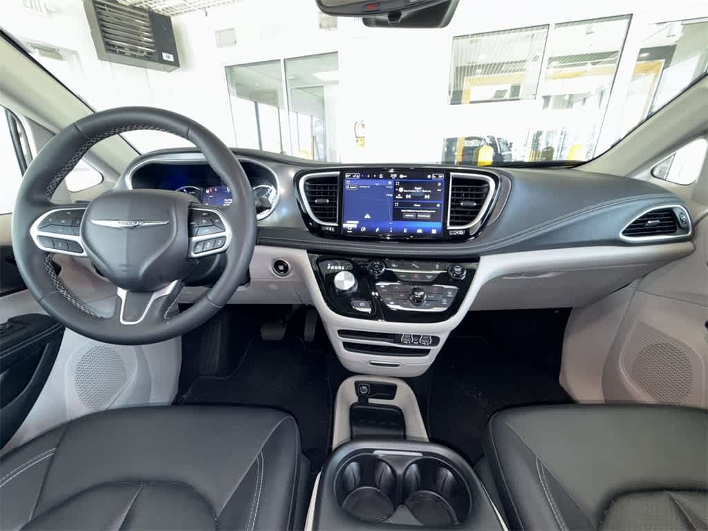 Thumbnail: 2024 Chrysler Pacifica - 15