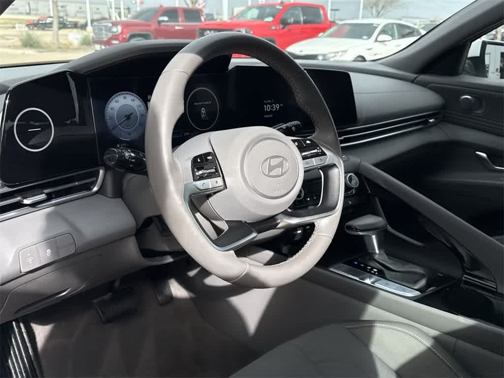 Used 2025 Hyundai Elantra SEL Convenience Sedan